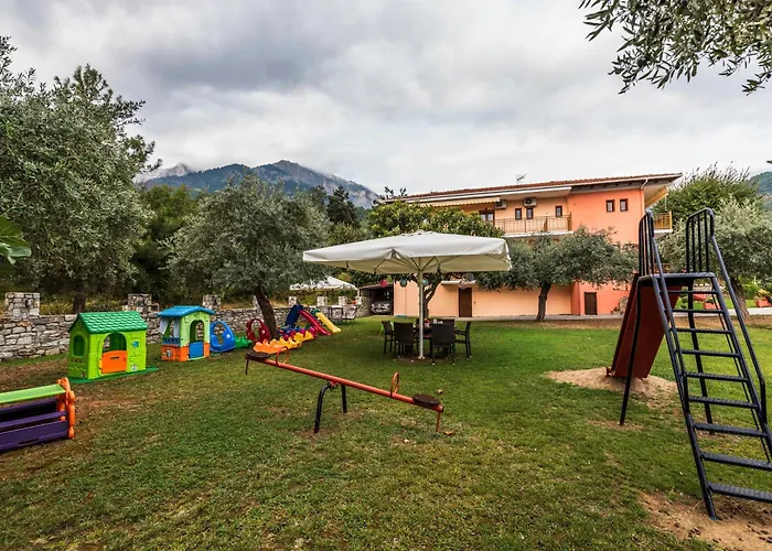 Dryades Apartments & Studios
